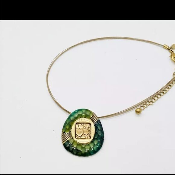 Vintage signed CHICO'S Gold Tone Large Multi Green Enamel Necklace 16-20" - Picture 5 of 6